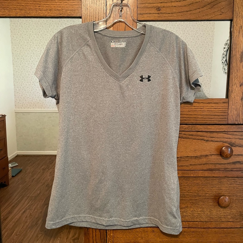 Under Armour Women's Heather Gray V-Neck Tee